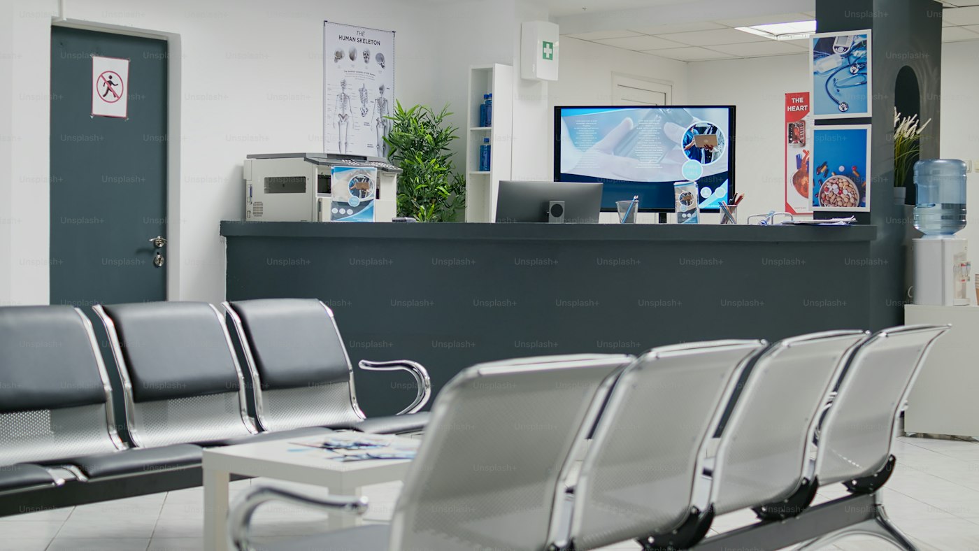 Patients seated in the Klinik Selva waiting area